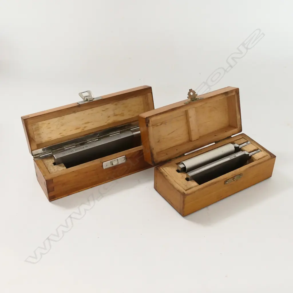 VICE MOUNTED CARL REICHERT  MICROTOME,  BLUE ANODIZED, w BLADE IN 2 BOXES Image 1++